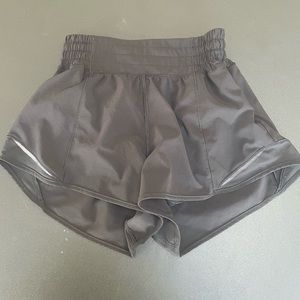black high rise 2.5 inch lululemon hotty hot shorts
